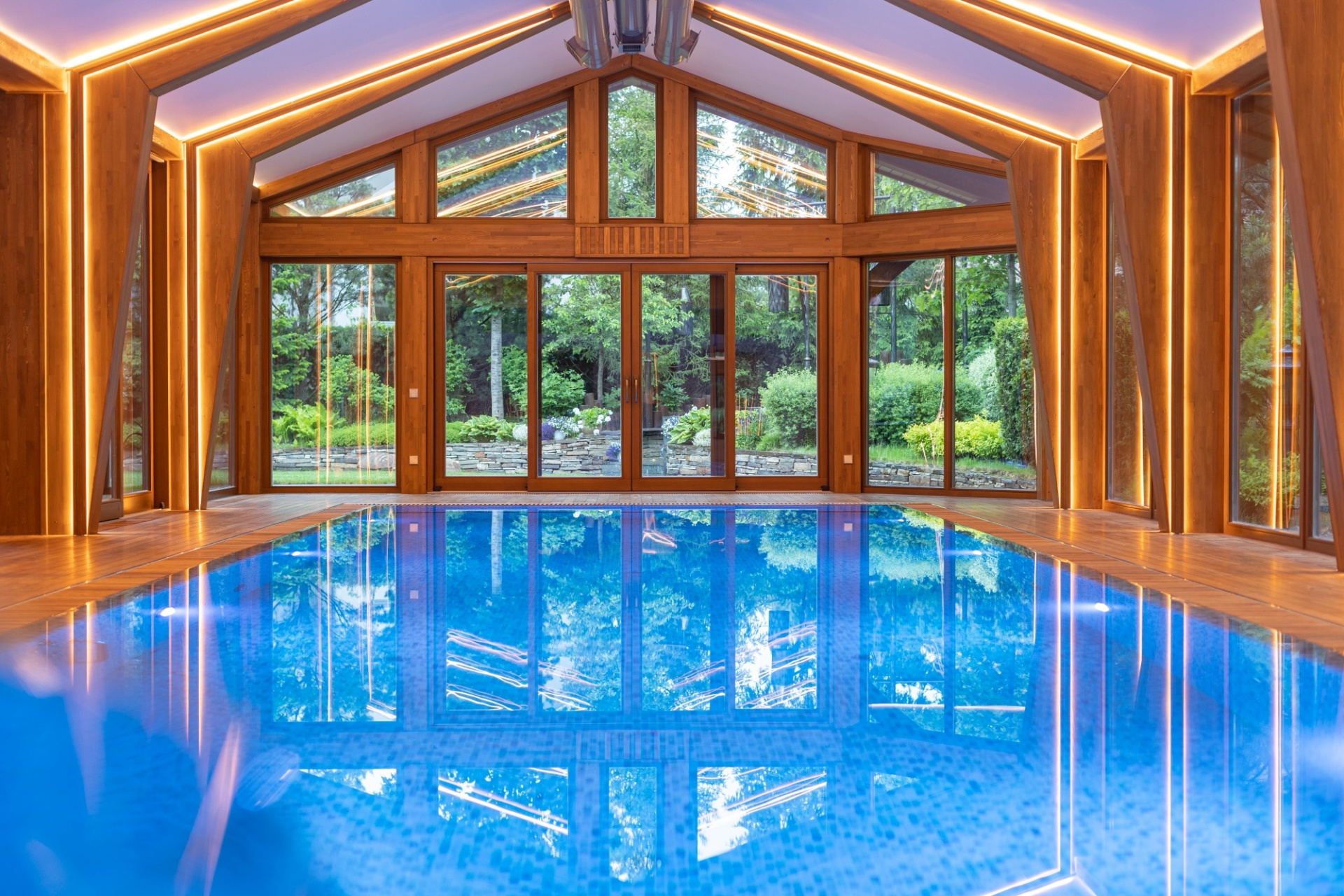 Премиальный бассейн в загородном доме — Нептун Премиальный бассейн в загородном доме — Нептун