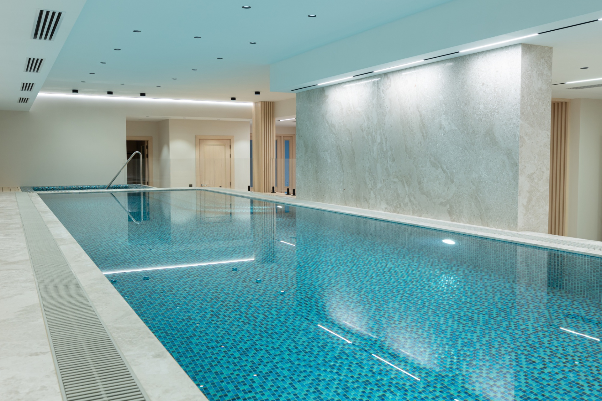 Частный бассейн в КП «Сады Майендорф» — Нептун