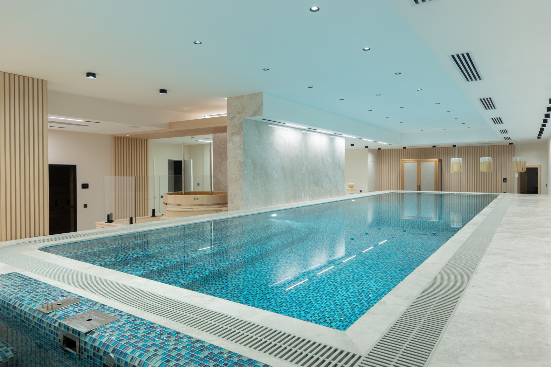 Частный бассейн в КП «Сады Майендорф» — Нептун