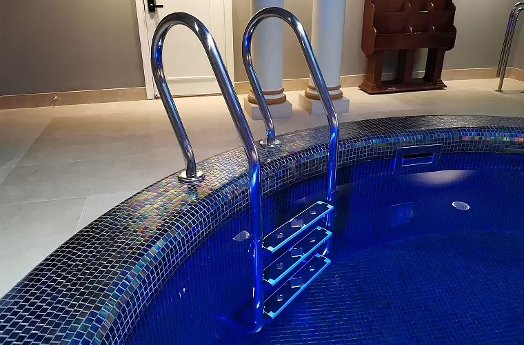 Круглый бассейн в «Гранд Отеле Европа» 5* — LimpidPools