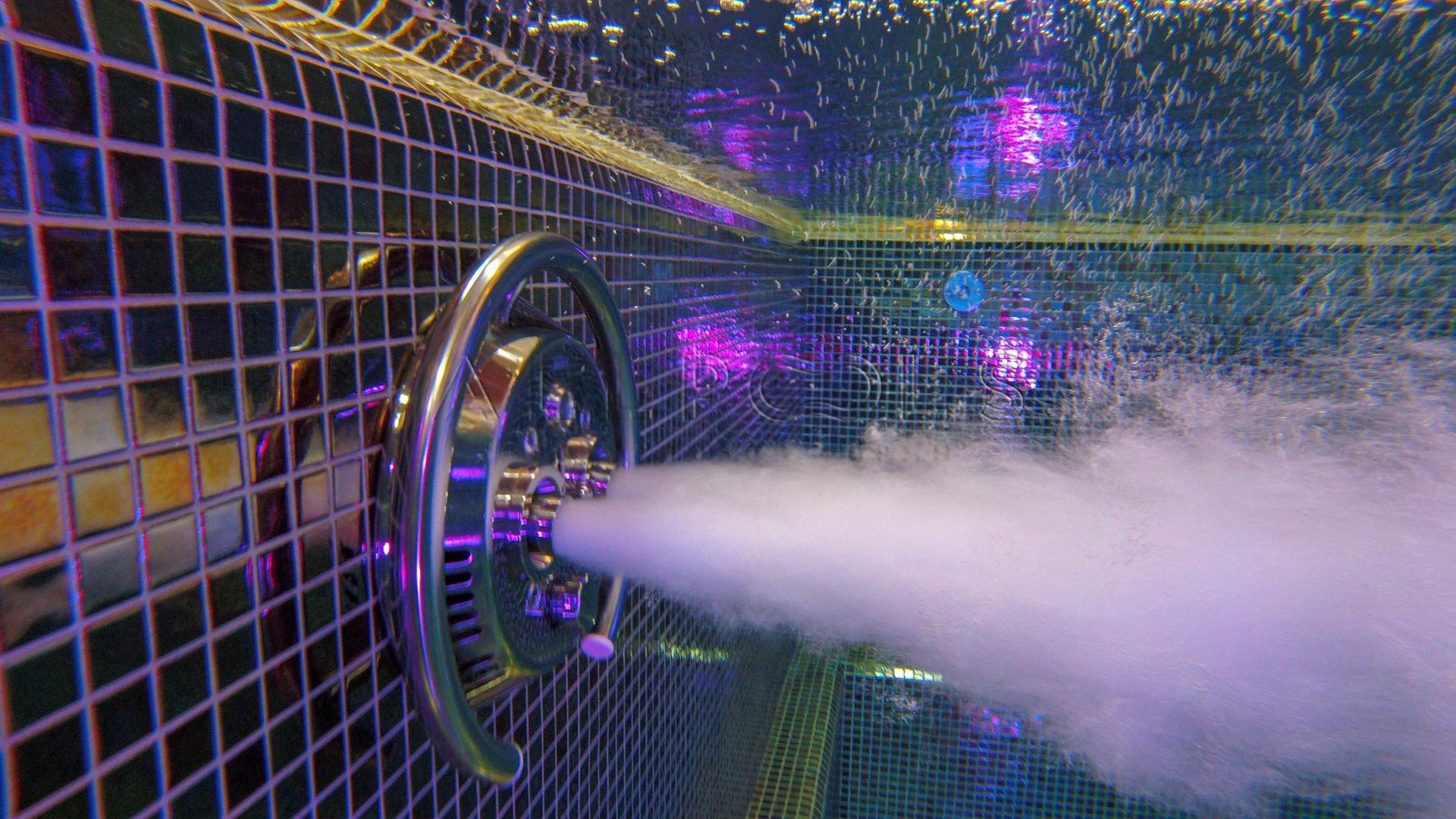 Бассейн в загородном доме — AllPools