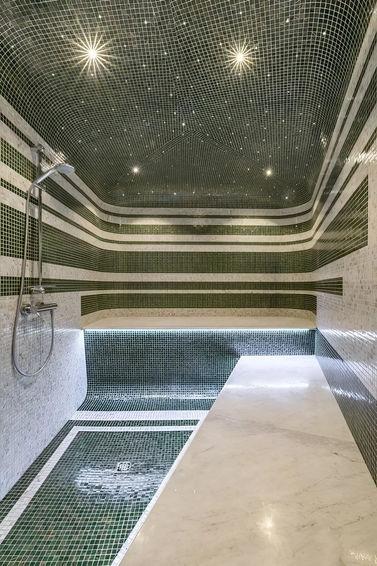 Футуристский хаммам — Баньковъ