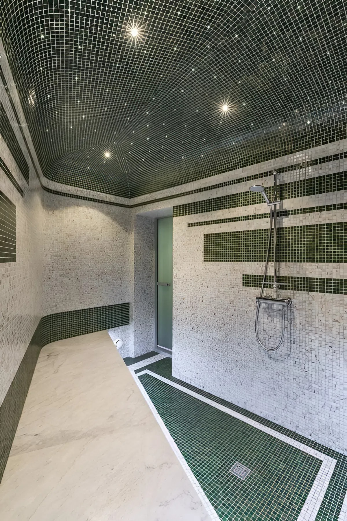 Футуристский хаммам — Баньковъ