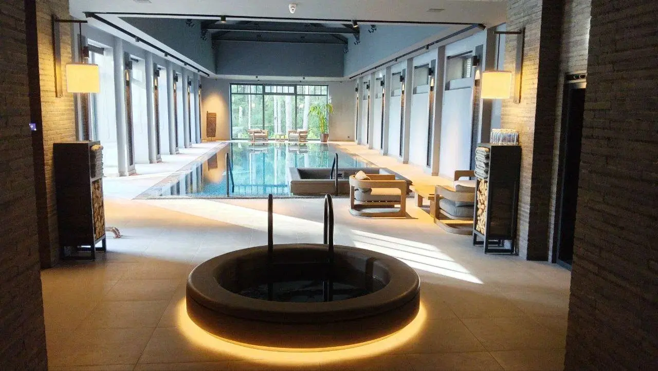 Переливной бассейн в КП «Бенелюкс» — СВ Пул Переливной бассейн в КП «Бенелюкс» — СВ Пул