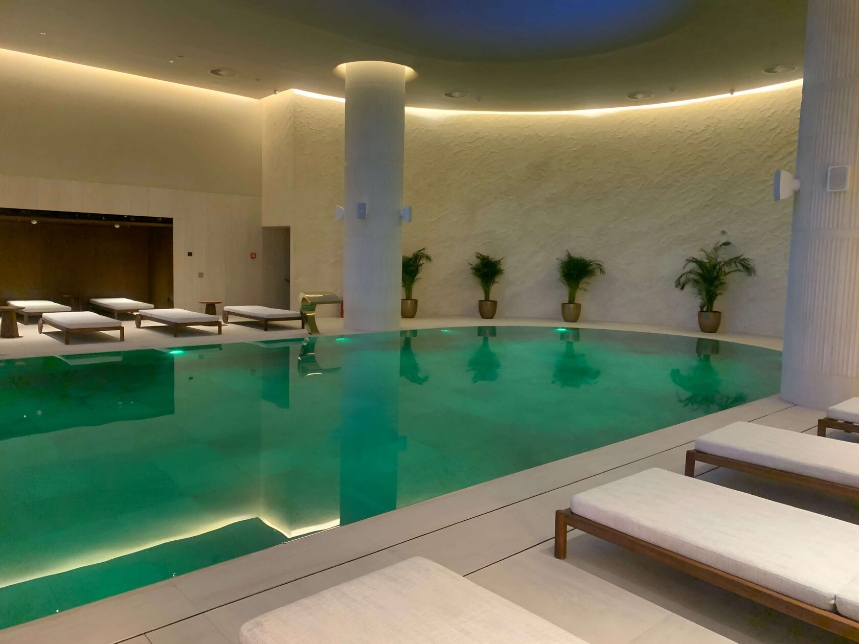 Бассейн в «Crocus Fitness» — АкваГрупп