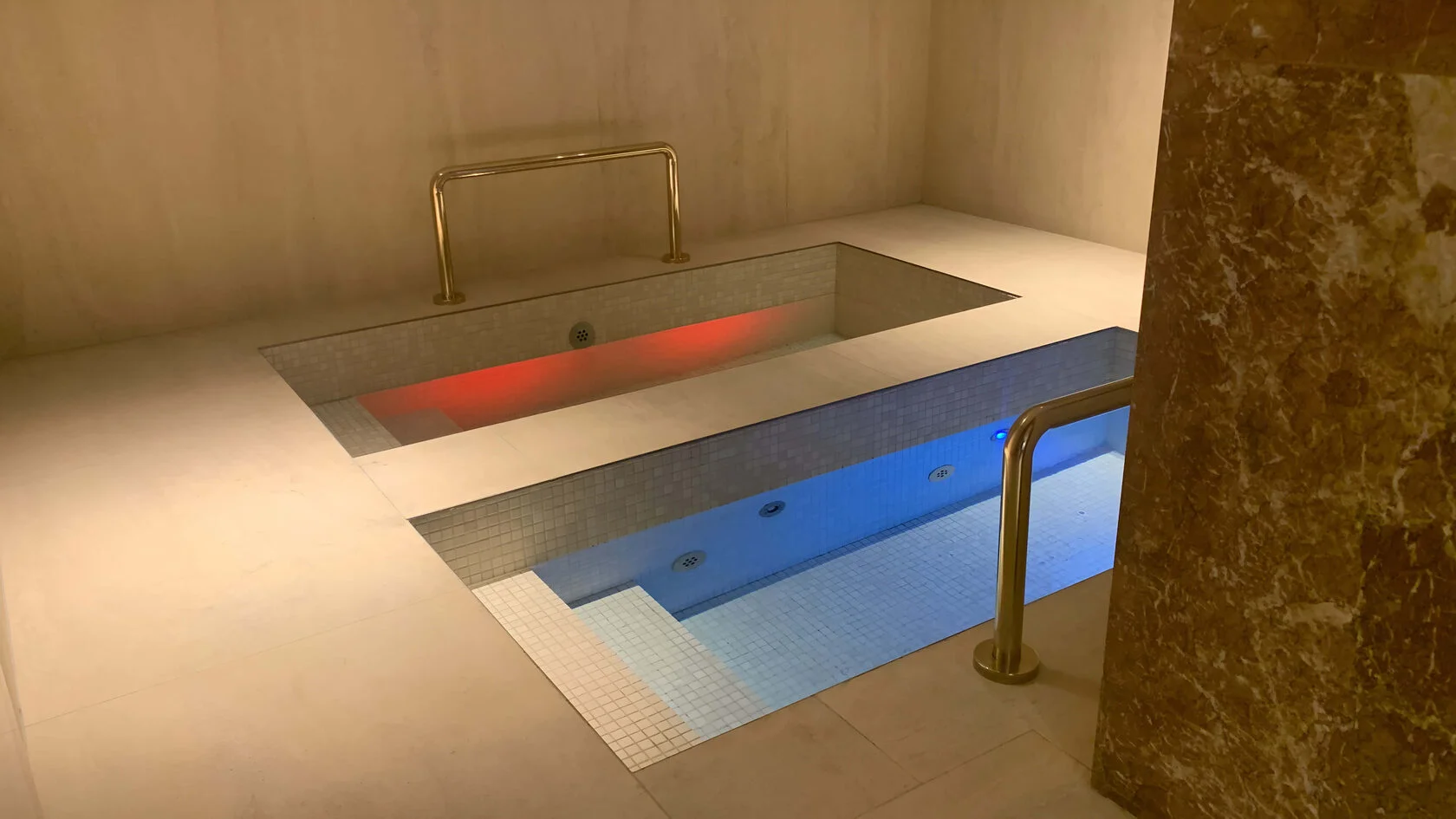 Бассейн в «Crocus Fitness» — АкваГрупп