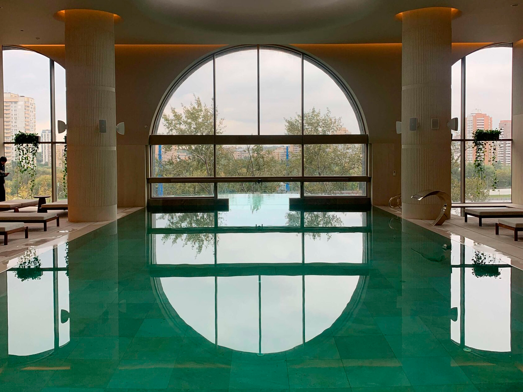 Бассейн в «Crocus Fitness»